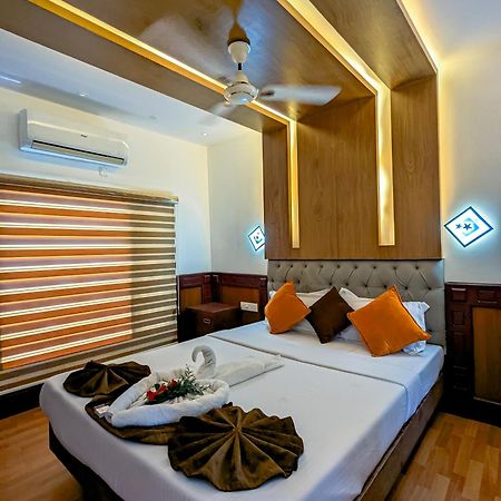 Grand Villa Houseboat كوماراكوم المظهر الخارجي الصورة