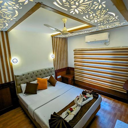 Grand Villa Houseboat كوماراكوم المظهر الخارجي الصورة