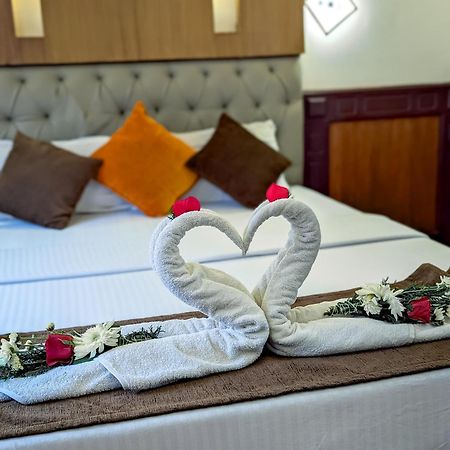Grand Villa Houseboat كوماراكوم المظهر الخارجي الصورة