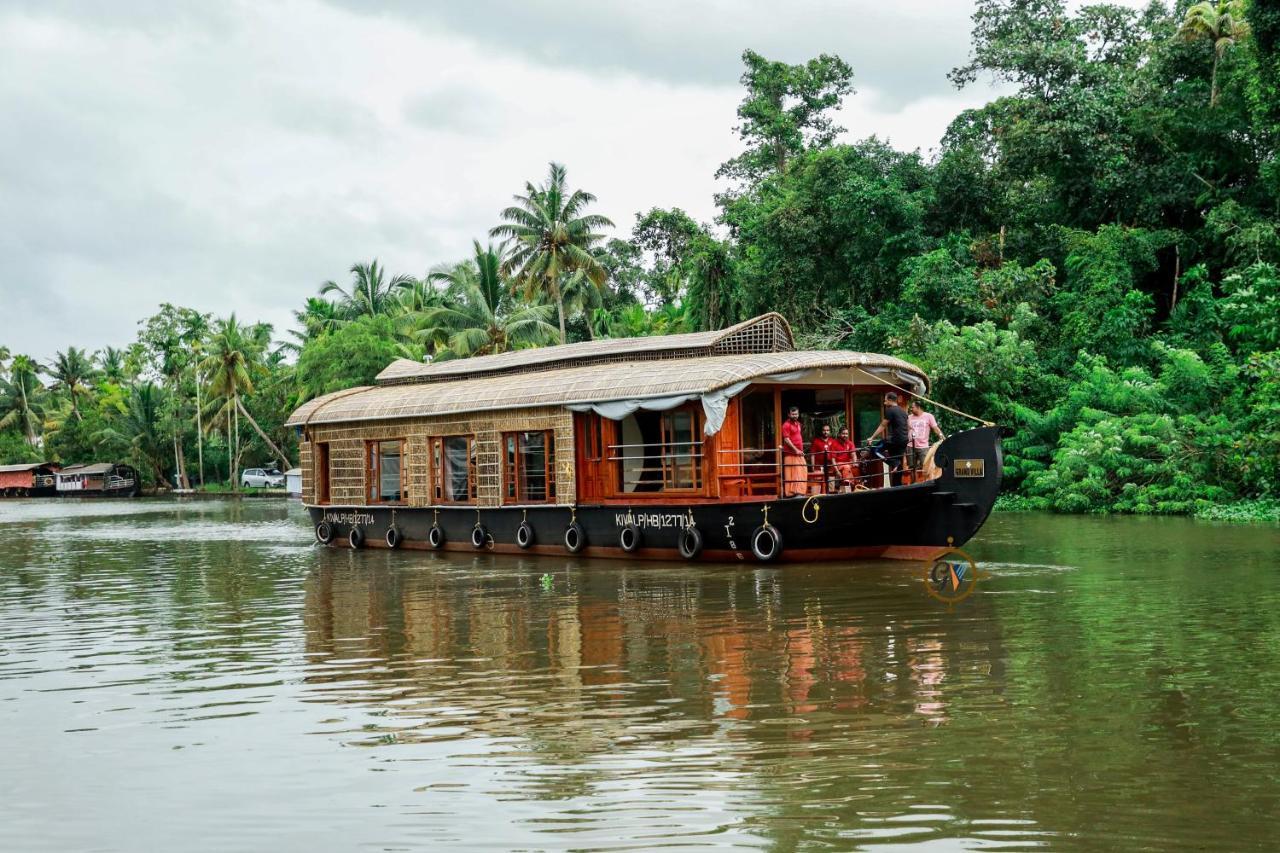 Grand Villa Houseboat كوماراكوم المظهر الخارجي الصورة