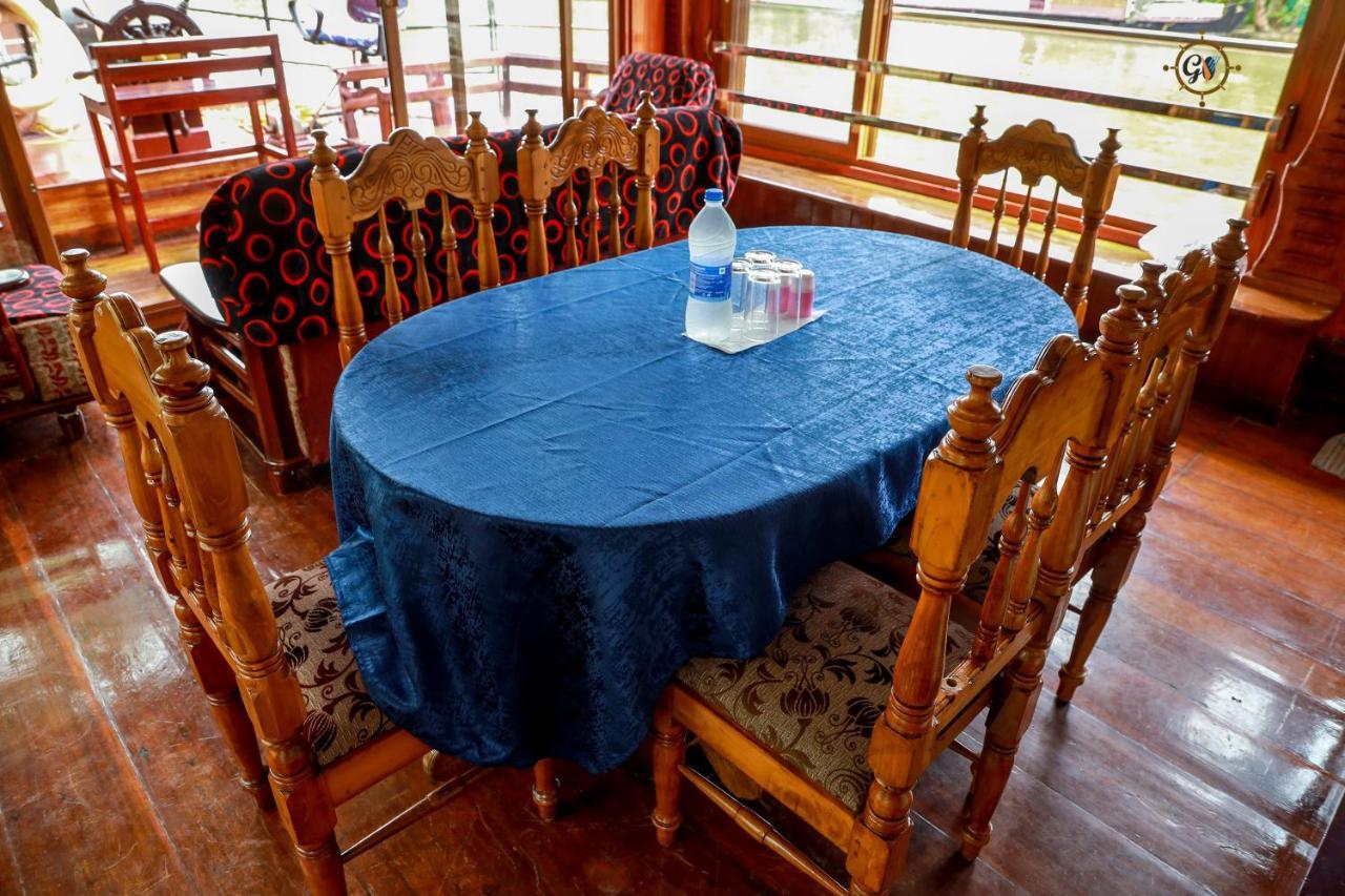 Grand Villa Houseboat كوماراكوم المظهر الخارجي الصورة