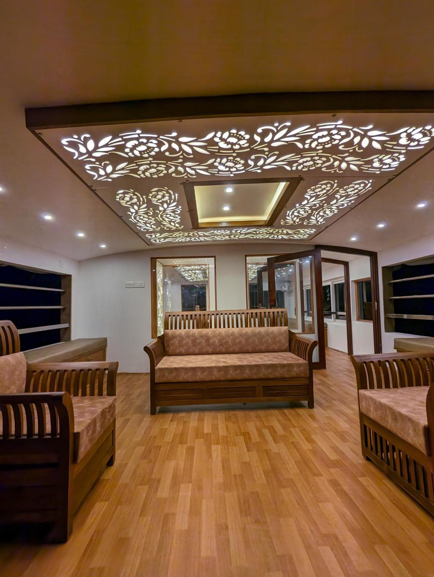 Grand Villa Houseboat كوماراكوم المظهر الخارجي الصورة