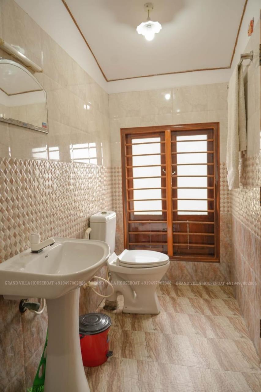Grand Villa Houseboat كوماراكوم المظهر الخارجي الصورة