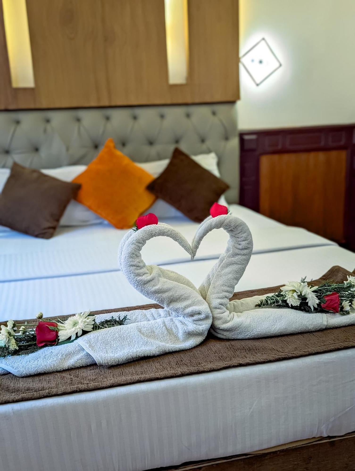 Grand Villa Houseboat كوماراكوم المظهر الخارجي الصورة
