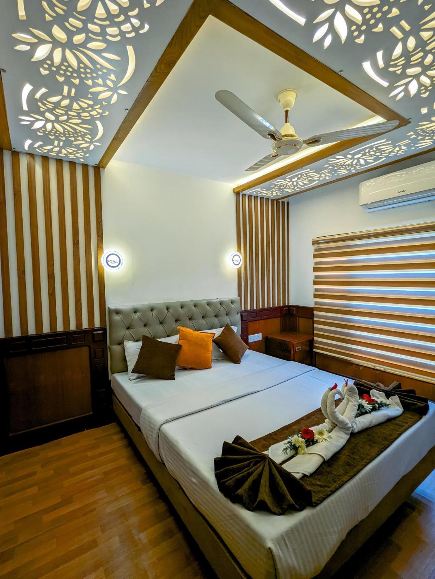 Grand Villa Houseboat كوماراكوم المظهر الخارجي الصورة
